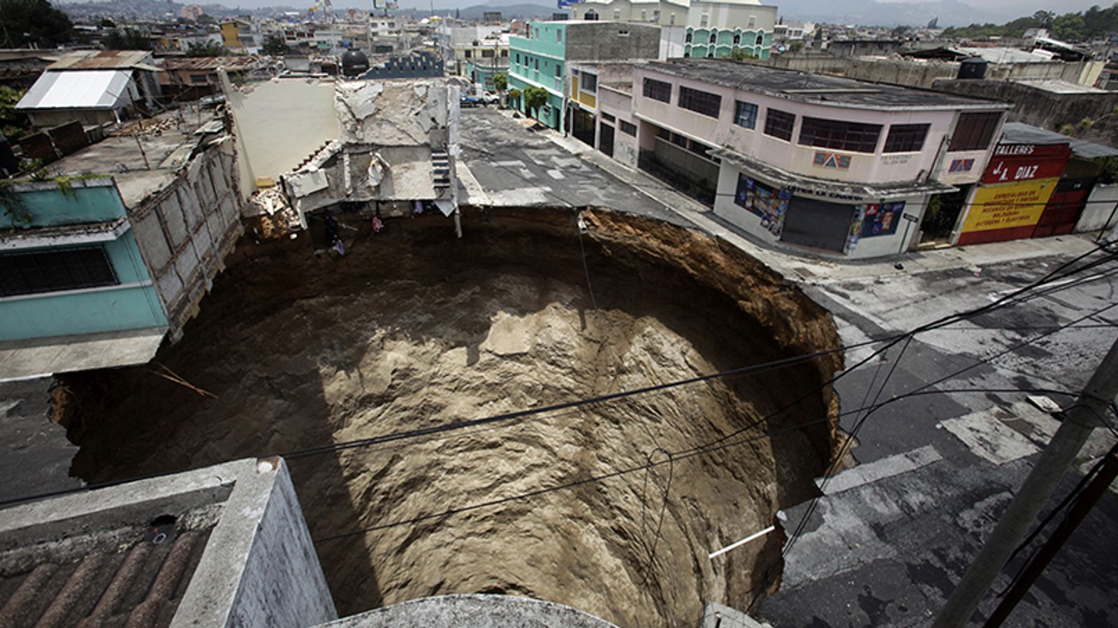 12 shocking sinkholes (both big and small) from around the world